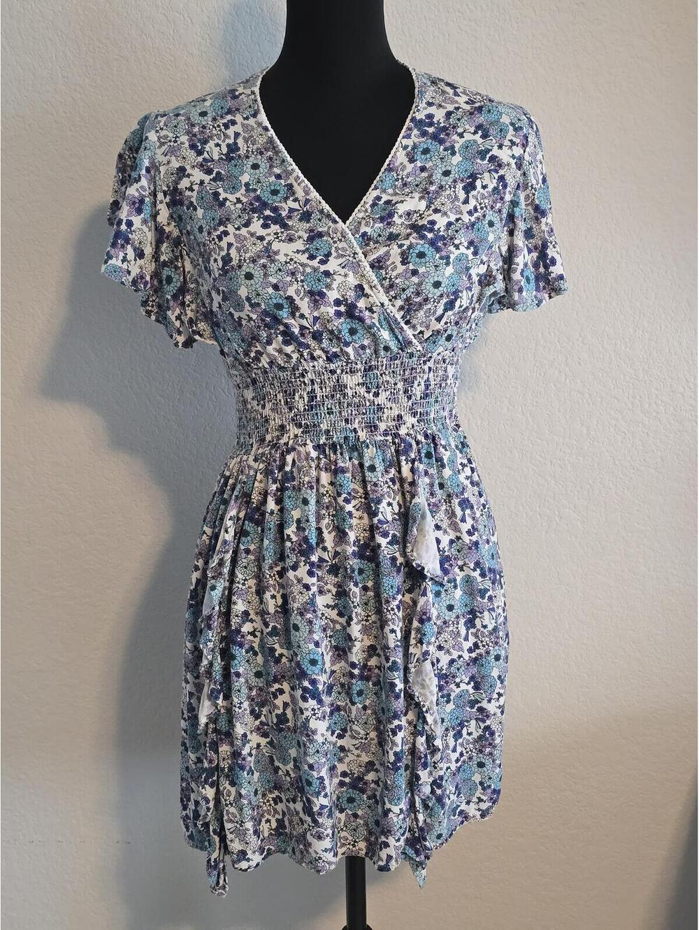 Floral Print Smocked Waist Dress with V-Neck and Snap Closure